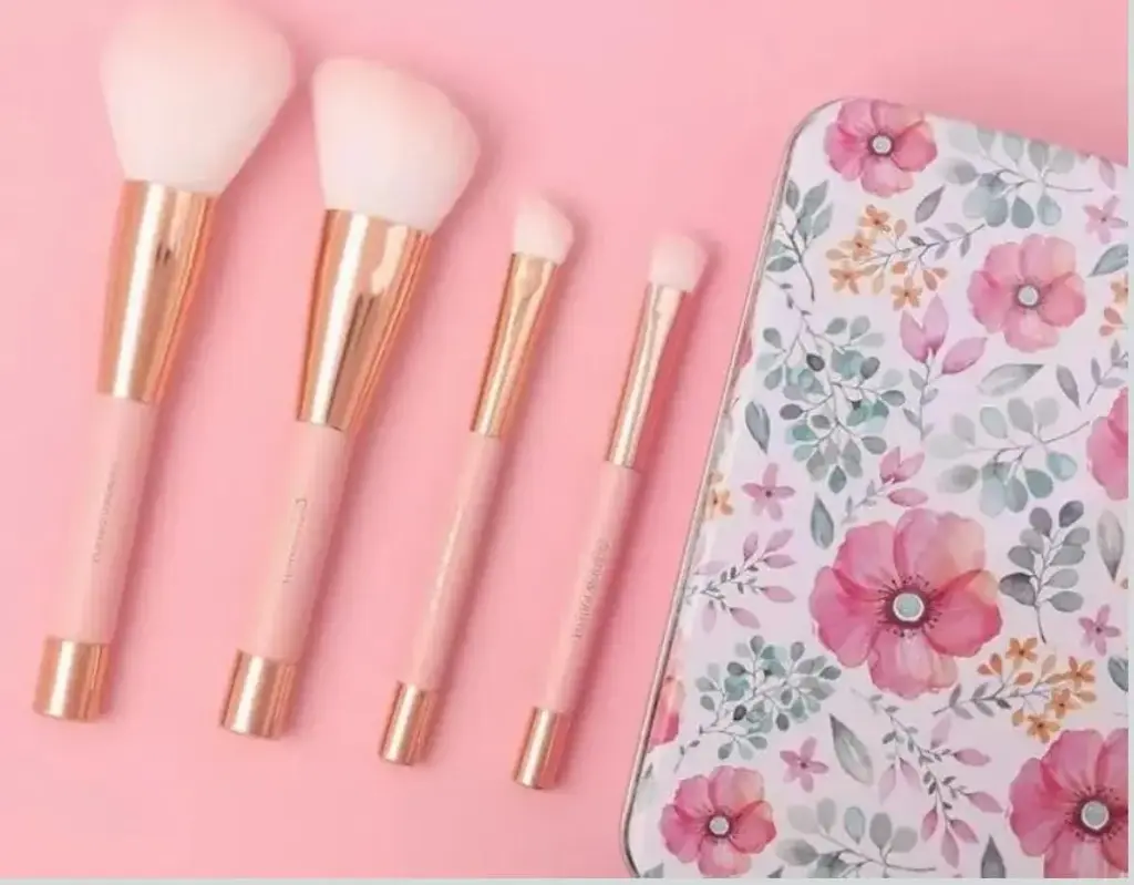Magnetic Blush Brush Set